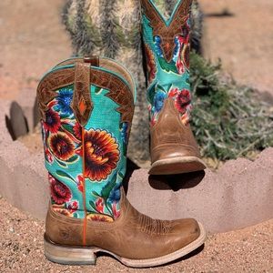 9.5 B Floral Ariat Square Toe Cowboy Boots!!